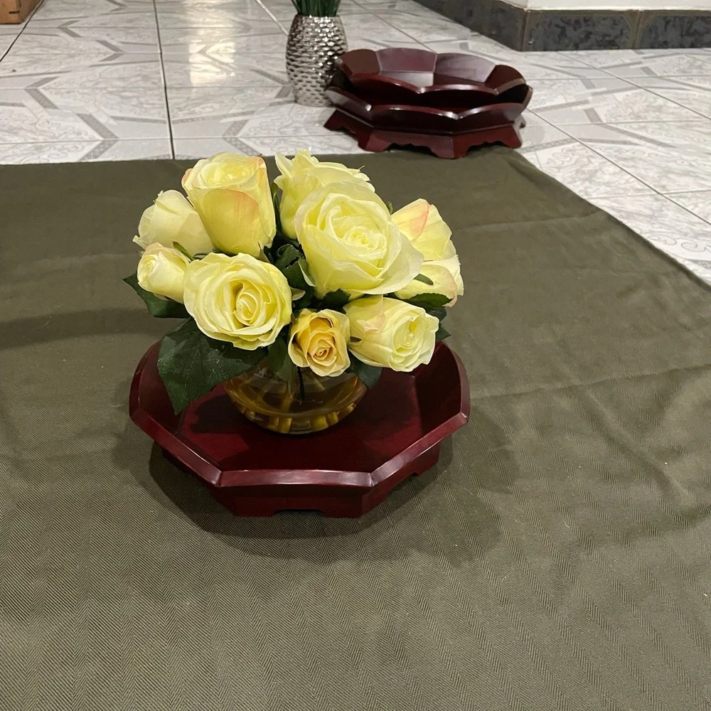 Elegant Cream Rose Arrangement in Glass Vase
